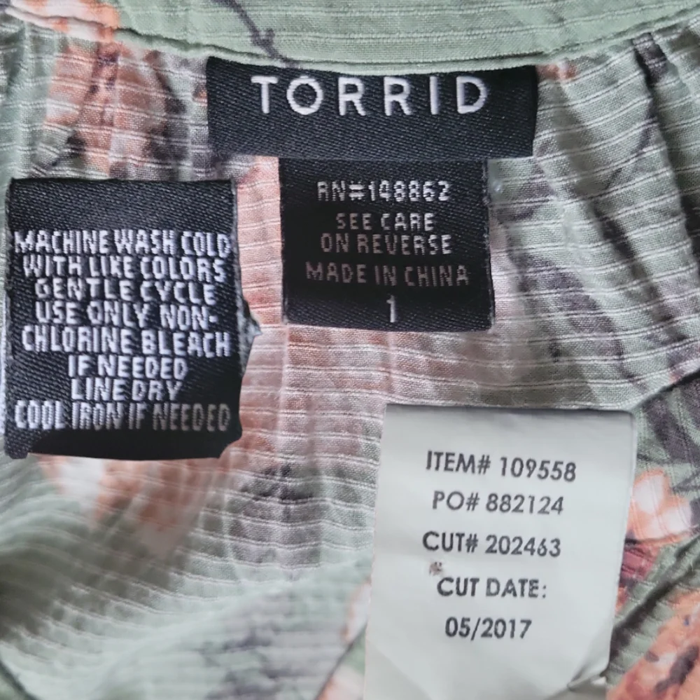 TORRID GREEN FLORAL TOP - 1X